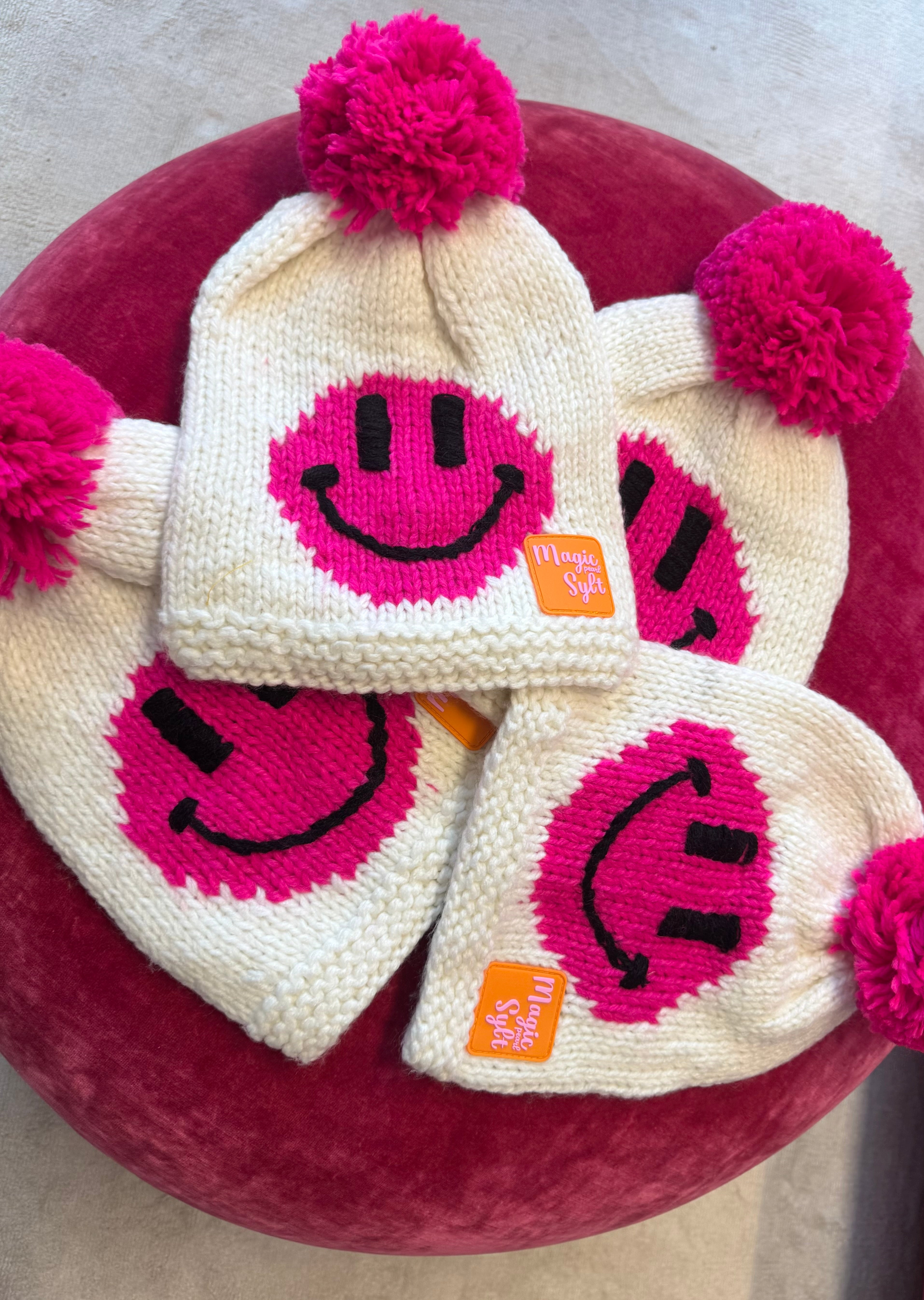 Mütze weiß mit Smiley Pink